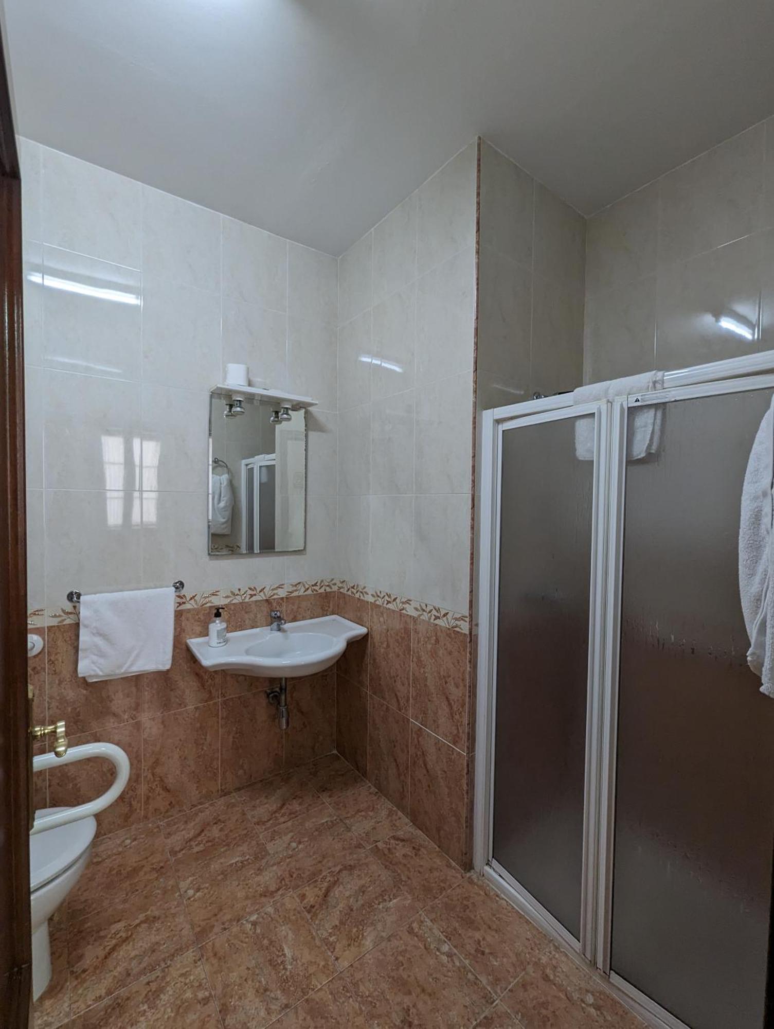 Pension Ciudad Navarro Ramos Granada Buitenkant foto